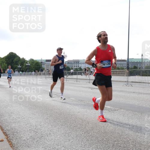 29.06.2025 - hella hamburg halbmarathon Lena Gebhardt http://msf.ph/oto/8413699 29.06.2025 09:39:53 Lombardsbrücke 372, 6120, 51, 53, 2144, 2659, 3720, 6380, 6699, 11342, 11678, 13016, 14717, 14932, 14933, 15166, 16120, 16548, 17402, 18694, 18848, 19108 meine-sportfotos.de