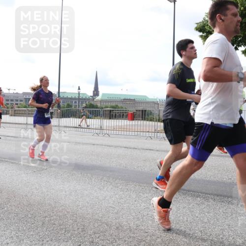 29.06.2025 - hella hamburg halbmarathon Lena Gebhardt http://msf.ph/oto/8413706 29.06.2025 10:17:22 Lombardsbrücke 1083, 1137, 1204, 1298, 1331, 1348, 1356, 1477, 1553, 2225, 2259, 2305, 2860, 2908, 3210, 3464, 3466, 3622, 3802, 3803, 4194, 4218, 4852, 5023, 5390, 5929, 5930, 5995, 6126, 6128, 6254, 6336, 6352, 6520, 6522, 6786, 7011, 7114, 7115, 7257, 7258, 7291, 7345, 7376, 7410, 7413, 7445, 7566, 7647, 7844, 7924, 7928, 7945, 8210, 8253, 8263, 8309, 8351, 8433, 8513, 8558, 8895, 8983, 9152, 9259, 9848 meine-sportfotos.de