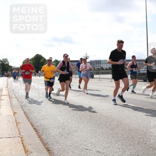 29.06.2025 - hella hamburg halbmarathon Lena Gebhardt http://msf.ph/oto/8413717 29.06.2025 10:04:49 Lombardsbrücke 1347, 17540, 15532, 16995, 1126, 1213, 1316, 1347, 1377, 1559, 1674, 2011, 2424, 2463, 2628, 2698, 2852, 3071, 3413, 3994, 4146, 4293, 4394, 4538, 4951, 5869, 6311, 6907, 6908, 7302, 8049, 8089, 8217, 9019, 9489, 10100, 10213, 10709, 10834, 10962, 11088, 11551, 11595, 12125, 12924, 13242, 13327, 13533, 13625, 14917, 15532, 16128, 16134, 16145, 16357, 16579, 16753, 16989, 16995, 17112, 17113, 17434, 17814, 17818, 18189 meine-sportfotos.de