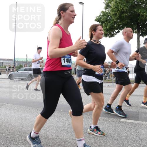 29.06.2025 - hella hamburg halbmarathon Lena Gebhardt http://msf.ph/oto/8413747 29.06.2025 10:51:21 Lombardsbrücke 8410, 2202, 123, 1404, 1129, 1203, 1208, 1404, 1478, 1617, 1997, 2202, 2308, 2358, 2380, 2484, 2485, 2593, 2736, 2778, 2859, 3934, 4156, 4652, 4713, 4748, 4808, 4848, 4878, 4920, 5286, 5289, 5291, 5357, 5394, 5530, 5716, 5717, 6091, 6885, 6945, 6954, 6961, 7012, 7141, 7769, 7770, 7771, 7825, 7841, 7871, 7992, 8040, 8125, 8399, 8410, 8672, 8779, 9166, 9167, 9340, 9582, 9583, 9763, 10496, 10552, 10614, 10636, 11034, 11052, 11252, 11268, 11575 meine-sportfotos.de