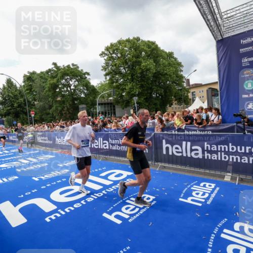 29.06.2025 - hella hamburg halbmarathon Zöllner http://msf.ph/oto/8413748 29.06.2025 10:47:55 Ziel 2340, 6836, 8564, 11961, 14383, 14730, 15333, 17451, 18356, 18836 meine-sportfotos.de