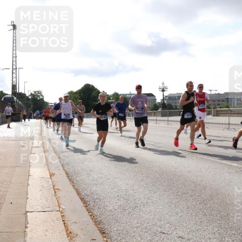 29.06.2025 - hella hamburg halbmarathon Lena Gebhardt http://msf.ph/oto/8413757 29.06.2025 09:50:39 Lombardsbrücke 14272, 16249, 15921, 18301, 783, 13876, 1209, 1358, 1441, 1688, 1697, 1700, 1803, 1882, 2546, 2568, 2675, 2719, 2826, 3056, 3332, 3626, 4205, 4229, 4380, 4398, 4823, 4893, 5026, 5436, 5472, 5506, 5508, 5745, 5752, 5791, 5803, 5916, 6080, 6458, 6529, 6649, 6686, 6687, 6704, 7026, 7110, 7774, 8450, 8574, 8958, 9017, 9116, 9302, 9365, 10064, 10218, 10783, 10922, 11281, 11284, 11305, 11379, 11767, 12292, 12540, 12895, 13725 meine-sportfotos.de