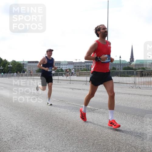 29.06.2025 - hella hamburg halbmarathon Lena Gebhardt http://msf.ph/oto/8413760 29.06.2025 09:39:54 Lombardsbrücke 3720, 20, 51, 53, 2144, 2659, 3720, 6380, 6699, 11342, 11678, 13016, 14717, 14932, 14933, 15166, 16120, 16548, 17402, 18694, 18848, 19108 meine-sportfotos.de