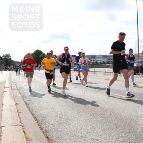 29.06.2025 - hella hamburg halbmarathon Lena Gebhardt http://msf.ph/oto/8413779 29.06.2025 10:04:49 Lombardsbrücke 1347, 17540, 15532, 1010, 1316, 16995, 1126, 1213, 1316, 1347, 1377, 1559, 1674, 2011, 2424, 2463, 2628, 2698, 2852, 3071, 3413, 3994, 4146, 4293, 4394, 4538, 4951, 5869, 6311, 6907, 6908, 7302, 8049, 8089, 8217, 9019, 9489, 10100, 10213, 10709, 10834, 10962, 11088, 11551, 11595, 12125, 12924, 13242, 13327, 13533, 13625, 14917, 15532, 16128, 16134, 16145, 16357, 16579, 16753, 16989, 16995, 17112, 17113, 17434, 17814, 17818, 18189 meine-sportfotos.de
