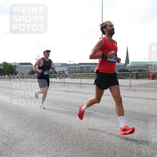 29.06.2025 - hella hamburg halbmarathon Lena Gebhardt http://msf.ph/oto/8413792 29.06.2025 09:39:54 Lombardsbrücke 3720, 120, 51, 53, 2144, 2659, 3720, 6380, 6699, 11342, 11678, 13016, 14717, 14932, 14933, 15166, 16120, 16548, 17402, 18694, 18848, 19108 meine-sportfotos.de