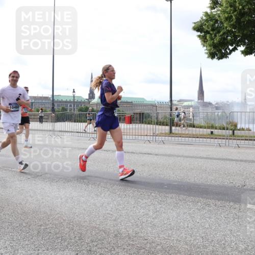 29.06.2025 - hella hamburg halbmarathon Lena Gebhardt http://msf.ph/oto/8413798 29.06.2025 10:17:23 Lombardsbrücke 111, 18344, 10460, 1037, 1083, 1137, 1204, 1298, 1331, 1348, 1356, 1477, 1553, 1795, 2225, 2259, 2305, 2548, 2860, 2908, 3210, 3464, 3466, 3622, 3802, 3803, 4194, 4218, 4852, 5002, 5023, 5390, 5929, 5930, 5995, 6126, 6128, 6254, 6336, 6352, 6520, 6522, 6786, 7011, 7114, 7115, 7257, 7258, 7291, 7345, 7376, 7410, 7413, 7445, 7566, 7647, 7844, 7928, 7945, 8210, 8253, 8263, 8309, 8351, 8433, 8513, 8558, 8895, 8983, 9152, 9259, 9848 meine-sportfotos.de