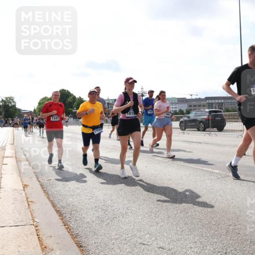 29.06.2025 - hella hamburg halbmarathon Lena Gebhardt http://msf.ph/oto/8413803 29.06.2025 10:04:49 Lombardsbrücke 1347, 1010, 2463, 16995, 17540, 13533, 15532, 1126, 1213, 1316, 1347, 1377, 1559, 1674, 2011, 2424, 2463, 2628, 2698, 2852, 3071, 3413, 3994, 4146, 4293, 4394, 4538, 4951, 5869, 6311, 6907, 6908, 7302, 8049, 8089, 8217, 9019, 9489, 10100, 10213, 10709, 10834, 10962, 11088, 11551, 11595, 12125, 12924, 13242, 13327, 13533, 13625, 14917, 15532, 16128, 16134, 16145, 16357, 16579, 16753, 16989, 16995, 17112, 17113, 17434, 17814, 17818, 18189 meine-sportfotos.de