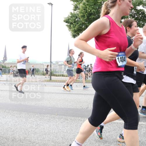29.06.2025 - hella hamburg halbmarathon Lena Gebhardt http://msf.ph/oto/8413807 29.06.2025 10:51:21 Lombardsbrücke 1404, 1129, 1203, 1208, 1404, 1478, 1617, 1997, 2202, 2308, 2358, 2380, 2484, 2485, 2593, 2736, 2778, 2859, 3934, 4156, 4652, 4713, 4748, 4808, 4848, 4878, 4920, 5286, 5289, 5291, 5357, 5394, 5530, 5716, 5717, 6091, 6885, 6945, 6954, 6961, 7012, 7141, 7769, 7770, 7771, 7825, 7841, 7871, 7992, 8040, 8125, 8399, 8410, 8672, 8779, 9166, 9167, 9340, 9582, 9583, 9763, 10496, 10552, 10614, 10636, 11034, 11052, 11252, 11268, 11575 meine-sportfotos.de