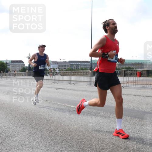 29.06.2025 - hella hamburg halbmarathon Lena Gebhardt http://msf.ph/oto/8413823 29.06.2025 09:39:54 Lombardsbrücke 3720, 120, 51, 53, 2144, 2659, 3720, 6380, 6699, 11342, 11678, 13016, 14717, 14932, 14933, 15166, 16120, 16548, 17402, 18694, 18848, 19108 meine-sportfotos.de
