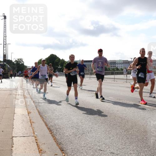 29.06.2025 - hella hamburg halbmarathon Lena Gebhardt http://msf.ph/oto/8413828 29.06.2025 09:50:40 Lombardsbrücke 15921, 10783, 16301, 16249, 13876, 14272, 1209, 1358, 1441, 1688, 1697, 1700, 1882, 2546, 2568, 2675, 2719, 2826, 3056, 3332, 3626, 4205, 4229, 4380, 4398, 4823, 4893, 5026, 5436, 5472, 5506, 5508, 5745, 5752, 5791, 5803, 5916, 6080, 6458, 6529, 6649, 6686, 6687, 7026, 7110, 8091, 8450, 8574, 8958, 9017, 9116, 9302, 9365, 10064, 10218, 10783, 10922, 11281, 11284, 11305, 11379, 11767, 12292, 12540, 12895, 13725 meine-sportfotos.de