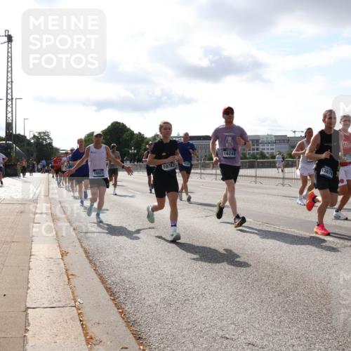 29.06.2025 - hella hamburg halbmarathon Lena Gebhardt http://msf.ph/oto/8413851 29.06.2025 09:50:40 Lombardsbrücke 15921, 10783, 16301, 16249, 13876, 1209, 1358, 1441, 1688, 1697, 1700, 1882, 2546, 2568, 2675, 2719, 2826, 3056, 3332, 3626, 4205, 4229, 4380, 4398, 4823, 4893, 5026, 5436, 5472, 5506, 5508, 5745, 5752, 5791, 5803, 5916, 6080, 6458, 6529, 6649, 6686, 6687, 7026, 7110, 8091, 8450, 8574, 8958, 9017, 9116, 9302, 9365, 10064, 10218, 10783, 10922, 11281, 11284, 11305, 11379, 11767, 12292, 12540, 12895, 13725 meine-sportfotos.de