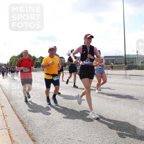 29.06.2025 - hella hamburg halbmarathon Lena Gebhardt http://msf.ph/oto/8413863 29.06.2025 10:04:50 Lombardsbrücke 1347, 17540, 1010, 16995, 1126, 1213, 1316, 1347, 1377, 1559, 1674, 2011, 2424, 2463, 2628, 2698, 2852, 3071, 3413, 3994, 4146, 4293, 4394, 4538, 4951, 5869, 6311, 6907, 6908, 7302, 8049, 8089, 8217, 9019, 9489, 10100, 10213, 10709, 10834, 10962, 11088, 11551, 11595, 12125, 12924, 13242, 13327, 13533, 13625, 15532, 16128, 16134, 16145, 16357, 16579, 16753, 16989, 16995, 17112, 17113, 17434, 17814, 17818, 18189 meine-sportfotos.de