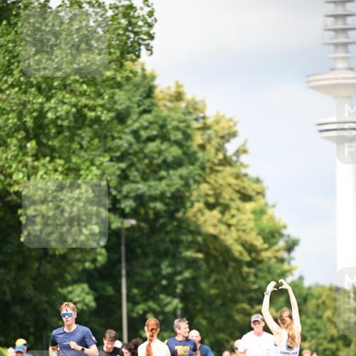 29.06.2025 - hella hamburg halbmarathon Dr. Thomas Lammeyer http://msf.ph/oto/8413874 29.06.2025 10:44:14 Kennedybrücke 1058, 1760, 2019, 2313, 2888, 2976, 3046, 3237, 3515, 3727, 3808, 3882, 3883, 3884, 4173, 4523, 4659, 4752, 5229, 5876, 5877, 6427, 6698, 6739, 7045, 7455, 7456, 7524, 7675, 7850, 7984, 8391, 8612, 8865, 8866, 9455, 9698, 9747, 9777, 10441, 10512, 10626, 10714, 10818, 10901, 11175, 11242 meine-sportfotos.de