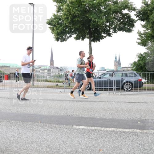 29.06.2025 - hella hamburg halbmarathon Lena Gebhardt http://msf.ph/oto/8413879 29.06.2025 10:51:21 Lombardsbrücke 1129, 1203, 1208, 1404, 1478, 1617, 1997, 2202, 2308, 2358, 2380, 2484, 2485, 2593, 2736, 2778, 2859, 3934, 4156, 4652, 4713, 4748, 4808, 4848, 4878, 4920, 5286, 5289, 5291, 5357, 5394, 5530, 5716, 5717, 6091, 6885, 6945, 6954, 6961, 7012, 7141, 7769, 7770, 7771, 7825, 7841, 7871, 7992, 8040, 8125, 8399, 8410, 8672, 8779, 9166, 9167, 9340, 9582, 9583, 9763, 10496, 10552, 10614, 10636, 11034, 11052, 11252, 11268, 11575 meine-sportfotos.de