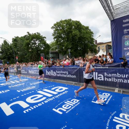 29.06.2025 - hella hamburg halbmarathon Zöllner http://msf.ph/oto/8413893 29.06.2025 10:48:02 Ziel 1086, 1604, 1613, 4528, 4601, 5022, 6377, 12724, 12747, 12808, 14730, 15333, 16766, 17451, 18206, 18922, 19198 meine-sportfotos.de