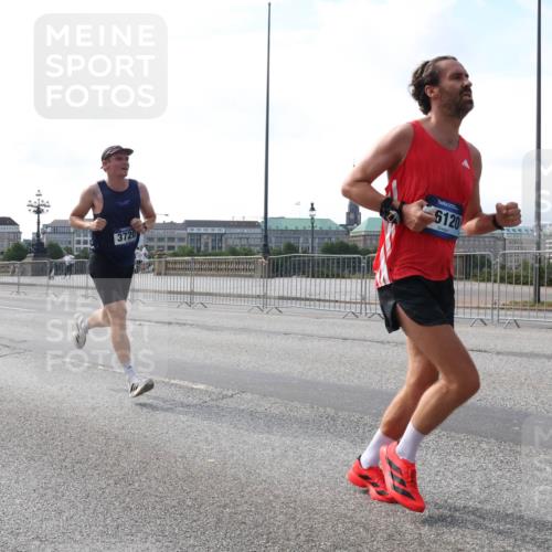 29.06.2025 - hella hamburg halbmarathon Lena Gebhardt http://msf.ph/oto/8413898 29.06.2025 09:39:54 Lombardsbrücke 3720, 6120, 51, 53, 2144, 2659, 3720, 6380, 6699, 11342, 11678, 13016, 14717, 14932, 14933, 15166, 16120, 16548, 17402, 18694, 18848, 19108 meine-sportfotos.de