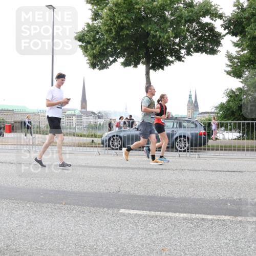 29.06.2025 - hella hamburg halbmarathon Lena Gebhardt http://msf.ph/oto/8413944 29.06.2025 10:51:22 Lombardsbrücke 1129, 1203, 1208, 1404, 1478, 1617, 1997, 2202, 2308, 2358, 2380, 2484, 2485, 2593, 2736, 2778, 2859, 3934, 4156, 4652, 4713, 4748, 4808, 4848, 4878, 4920, 5286, 5289, 5291, 5357, 5394, 5530, 5716, 5717, 6007, 6091, 6885, 6945, 6954, 6961, 7012, 7141, 7769, 7770, 7771, 7825, 7841, 7871, 7992, 8040, 8125, 8399, 8410, 8672, 8779, 9166, 9167, 9340, 9462, 9582, 9583, 9763, 10496, 10552, 10614, 10636, 11034, 11052, 11252, 11268, 11575 meine-sportfotos.de
