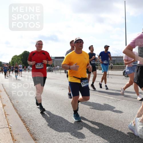 29.06.2025 - hella hamburg halbmarathon Lena Gebhardt http://msf.ph/oto/8413954 29.06.2025 10:04:50 Lombardsbrücke 1347, 17540, 2698, 2463, 16995, 01, 1126, 1213, 1316, 1347, 1377, 1559, 1674, 2011, 2424, 2463, 2628, 2698, 2852, 3071, 3413, 3994, 4146, 4293, 4394, 4538, 4951, 5869, 6311, 6907, 6908, 7302, 8049, 8089, 8217, 9019, 9489, 10100, 10213, 10709, 10834, 10962, 11088, 11551, 11595, 12125, 12924, 13242, 13327, 13533, 13625, 15532, 16128, 16134, 16145, 16357, 16579, 16753, 16989, 16995, 17112, 17113, 17434, 17814, 17818, 18189 meine-sportfotos.de