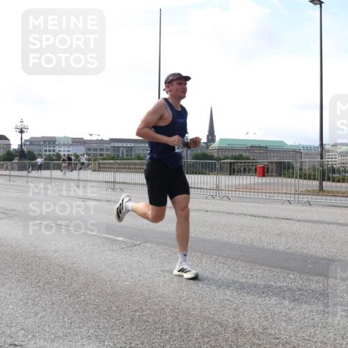 29.06.2025 - hella hamburg halbmarathon Lena Gebhardt http://msf.ph/oto/8413959 29.06.2025 09:39:54 Lombardsbrücke 2659, 51, 53, 2144, 2659, 3720, 6380, 6699, 11342, 11678, 13016, 14717, 14932, 14933, 15166, 16120, 16548, 17402, 18694, 18848, 19108 meine-sportfotos.de