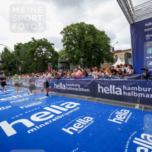 29.06.2025 - hella hamburg halbmarathon Zöllner http://msf.ph/oto/8413963 29.06.2025 10:48:05 Ziel 1086, 1604, 1613, 4324, 4528, 4601, 5022, 6377, 9638, 12706, 12724, 12747, 12808, 13570, 16149, 16766, 18206, 18922, 19198 meine-sportfotos.de