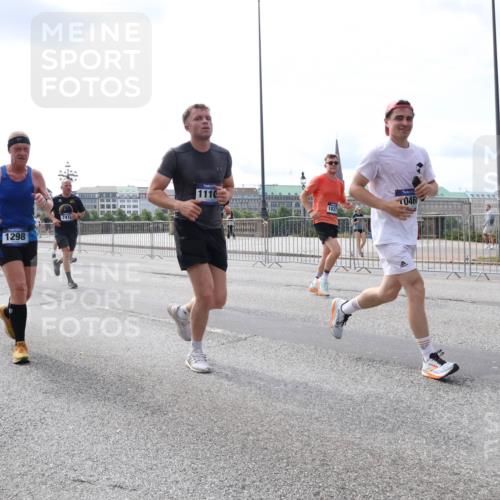 29.06.2025 - hella hamburg halbmarathon Lena Gebhardt http://msf.ph/oto/8413967 29.06.2025 10:17:23 Lombardsbrücke 4199, 2860, 1298, 741, 1110, 046, 1037, 1083, 1137, 1204, 1298, 1331, 1348, 1356, 1477, 1553, 1795, 2225, 2259, 2305, 2548, 2860, 2908, 3210, 3464, 3466, 3622, 3802, 3803, 4194, 4218, 4852, 5002, 5023, 5390, 5929, 5930, 5995, 6126, 6128, 6254, 6336, 6352, 6520, 6522, 6786, 7011, 7114, 7115, 7257, 7258, 7291, 7345, 7376, 7410, 7413, 7445, 7566, 7647, 7844, 7928, 7945, 8210, 8253, 8263, 8309, 8351, 8433, 8513, 8558, 8895, 8983, 9152, 9259, 9848 meine-sportfotos.de