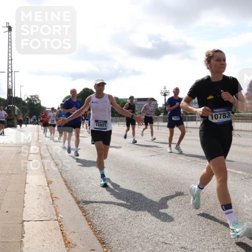 29.06.2025 - hella hamburg halbmarathon Lena Gebhardt http://msf.ph/oto/8413995 29.06.2025 09:50:41 Lombardsbrücke 15921, 16301, 10783, 5249, 1209, 1358, 1441, 1688, 1697, 1700, 1882, 2546, 2568, 2675, 2719, 2826, 3056, 3332, 3626, 3947, 4205, 4229, 4380, 4398, 4823, 4893, 5026, 5436, 5472, 5506, 5508, 5745, 5752, 5791, 5803, 5916, 6080, 6429, 6458, 6529, 6639, 6649, 6686, 6687, 7026, 7110, 8091, 8450, 8574, 8958, 9017, 9116, 9302, 9365, 10064, 10218, 10783, 10922, 11281, 11284, 11305, 11379, 11767, 12292, 12895, 13725 meine-sportfotos.de