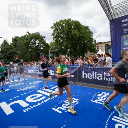 29.06.2025 - hella hamburg halbmarathon Zöllner http://msf.ph/oto/8413997 29.06.2025 10:48:06 Ziel 1086, 4324, 4528, 4601, 4711, 6377, 9638, 12706, 12724, 12747, 12808, 13570, 16149, 16766, 18206, 18922, 19198 meine-sportfotos.de