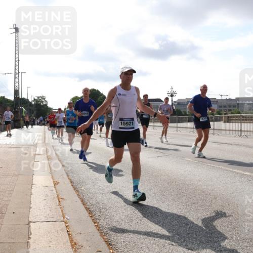 29.06.2025 - hella hamburg halbmarathon Lena Gebhardt http://msf.ph/oto/8414019 29.06.2025 09:50:41 Lombardsbrücke 6080, 10064, 1562, 15921, 17726, 16301, 1209, 1358, 1441, 1688, 1697, 1700, 1882, 2546, 2568, 2675, 2719, 2826, 3056, 3332, 3626, 3947, 4205, 4229, 4380, 4398, 4823, 4893, 5026, 5436, 5472, 5506, 5508, 5745, 5752, 5791, 5803, 5916, 6080, 6429, 6458, 6529, 6639, 6649, 6686, 6687, 7026, 7110, 8091, 8450, 8574, 8958, 9017, 9116, 9302, 9365, 10064, 10218, 10783, 10922, 11281, 11284, 11305, 11379, 11767, 12292, 12895, 13725 meine-sportfotos.de