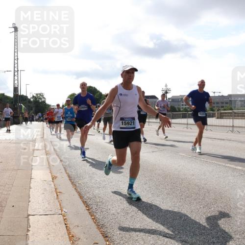 29.06.2025 - hella hamburg halbmarathon Lena Gebhardt http://msf.ph/oto/8414042 29.06.2025 09:50:41 Lombardsbrücke 6080, 10064, 15623, 15921, 1772, 17623, 16301, 1209, 1358, 1441, 1688, 1697, 1700, 1882, 2546, 2568, 2675, 2719, 2826, 3056, 3332, 3626, 3947, 4205, 4229, 4380, 4398, 4823, 4893, 5026, 5436, 5472, 5506, 5508, 5745, 5752, 5791, 5803, 5916, 6080, 6429, 6458, 6529, 6639, 6649, 6686, 6687, 7026, 7110, 8091, 8450, 8574, 8958, 9017, 9116, 9302, 9365, 10064, 10218, 10783, 10922, 11281, 11284, 11305, 11379, 11767, 12292, 12895, 13725 meine-sportfotos.de