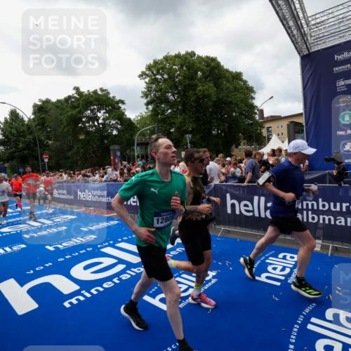 29.06.2025 - hella hamburg halbmarathon Zöllner http://msf.ph/oto/8414052 29.06.2025 10:48:08 Ziel 1086, 4324, 4601, 4711, 6377, 9544, 9626, 9638, 12706, 12724, 12747, 12808, 13570, 16094, 16149, 16269, 18206, 18922 meine-sportfotos.de