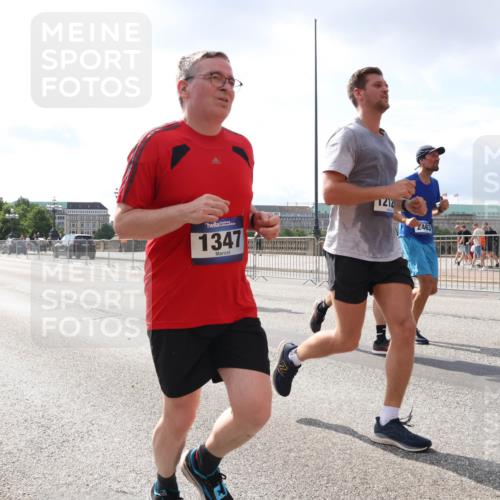 29.06.2025 - hella hamburg halbmarathon Lena Gebhardt http://msf.ph/oto/8414079 29.06.2025 10:04:51 Lombardsbrücke 1347, 1212, 2463, 1126, 1213, 1316, 1347, 1377, 1559, 1674, 2011, 2424, 2463, 2628, 2698, 2852, 3071, 3413, 3994, 4146, 4293, 4394, 4538, 4951, 5869, 6311, 6907, 6908, 7302, 8049, 8089, 9019, 9489, 10100, 10213, 10709, 10834, 10962, 11088, 11551, 11595, 12125, 12924, 13242, 13327, 13533, 13625, 15532, 16128, 16134, 16145, 16357, 16579, 16753, 16989, 16995, 17112, 17113, 17434, 17814, 17818, 18189 meine-sportfotos.de