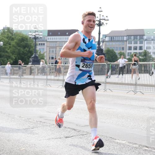 29.06.2025 - hella hamburg halbmarathon Lena Gebhardt http://msf.ph/oto/8414081 29.06.2025 09:39:56 Lombardsbrücke 14717, 2659, 000, 51, 53, 2144, 2659, 3720, 6380, 6699, 11342, 11678, 13016, 14717, 14932, 14933, 15166, 16120, 16548, 17402, 18848, 19108 meine-sportfotos.de