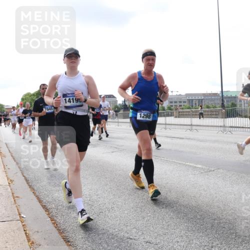29.06.2025 - hella hamburg halbmarathon Lena Gebhardt http://msf.ph/oto/8414089 29.06.2025 10:17:24 Lombardsbrücke 7945, 14199, 1298, 18344, 1015, 1083, 1137, 1204, 1298, 1331, 1348, 1356, 1477, 1553, 1795, 2225, 2259, 2305, 2548, 2860, 2908, 3210, 3464, 3466, 3622, 3802, 3803, 4194, 4218, 4852, 5002, 5023, 5390, 5929, 5930, 5995, 6126, 6128, 6254, 6336, 6352, 6520, 6522, 6786, 7011, 7114, 7115, 7257, 7258, 7291, 7345, 7376, 7410, 7413, 7445, 7566, 7647, 7844, 7928, 7945, 8210, 8253, 8263, 8309, 8351, 8433, 8513, 8558, 8895, 8983, 9152, 9259, 9848 meine-sportfotos.de