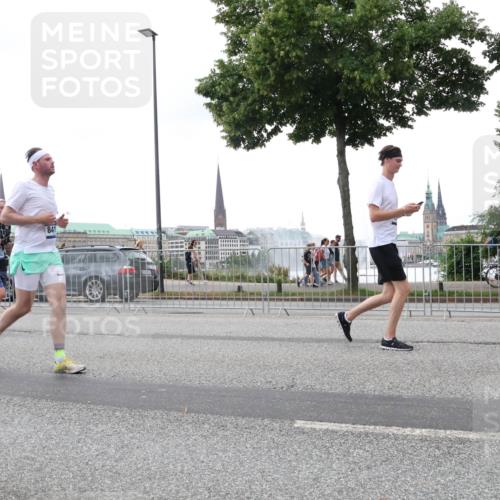 29.06.2025 - hella hamburg halbmarathon Lena Gebhardt http://msf.ph/oto/8414096 29.06.2025 10:51:22 Lombardsbrücke 2209, 841, 1129, 1203, 1208, 1404, 1478, 1617, 1997, 2202, 2308, 2358, 2380, 2484, 2485, 2593, 2736, 2778, 2859, 3934, 4156, 4652, 4713, 4748, 4808, 4848, 4878, 4920, 5286, 5289, 5291, 5357, 5394, 5530, 5716, 5717, 6007, 6091, 6885, 6945, 6954, 6961, 7012, 7141, 7769, 7770, 7771, 7825, 7841, 7871, 7992, 8040, 8125, 8399, 8410, 8672, 8779, 9166, 9167, 9340, 9462, 9582, 9583, 9763, 10496, 10552, 10614, 10636, 11034, 11052, 11252, 11268, 11575 meine-sportfotos.de