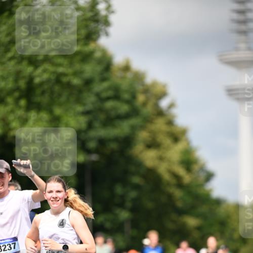 29.06.2025 - hella hamburg halbmarathon Dr. Thomas Lammeyer http://msf.ph/oto/8414098 29.06.2025 10:44:23 Kennedybrücke 1058, 1586, 2019, 2313, 2888, 2976, 3237, 3515, 3808, 3882, 3883, 3884, 4173, 4752, 5229, 5263, 5654, 5701, 5876, 5877, 5901, 6427, 6866, 6876, 7045, 7174, 7455, 7456, 7524, 7675, 7850, 7984, 8107, 8391, 8612, 8865, 8866, 9495, 9698, 9747, 9777, 10441, 10512, 10626, 10806, 10818, 10833, 11175, 11242, 11244 meine-sportfotos.de