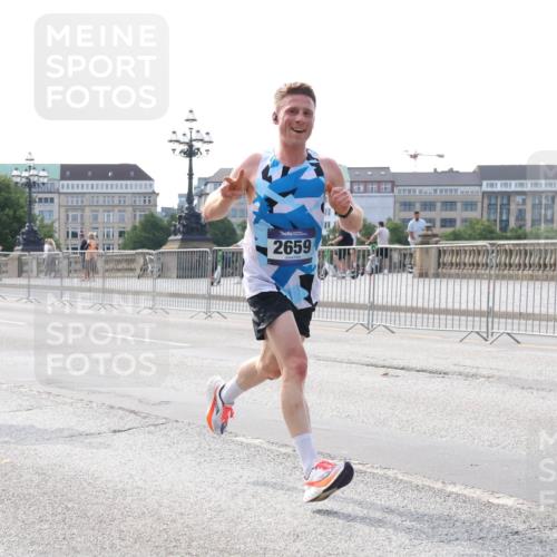 29.06.2025 - hella hamburg halbmarathon Lena Gebhardt http://msf.ph/oto/8414112 29.06.2025 09:39:56 Lombardsbrücke 14717, 2659, 51, 53, 2144, 2659, 3720, 6380, 6699, 11342, 11678, 13016, 14717, 14932, 14933, 15166, 16120, 16548, 17402, 18848, 19108 meine-sportfotos.de