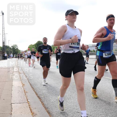 29.06.2025 - hella hamburg halbmarathon Lena Gebhardt http://msf.ph/oto/8414120 29.06.2025 10:17:24 Lombardsbrücke 7945, 2860, 14199, 1298, 1015, 1083, 1137, 1204, 1298, 1331, 1348, 1356, 1477, 1553, 1795, 2225, 2259, 2305, 2548, 2860, 2908, 3210, 3464, 3466, 3622, 3802, 3803, 4194, 4218, 4852, 5002, 5023, 5390, 5929, 5930, 5995, 6126, 6128, 6254, 6336, 6352, 6520, 6522, 6786, 7011, 7114, 7115, 7257, 7258, 7291, 7345, 7376, 7410, 7413, 7445, 7566, 7647, 7844, 7928, 7945, 8210, 8253, 8263, 8309, 8351, 8433, 8513, 8558, 8895, 8983, 9152, 9259, 9848 meine-sportfotos.de