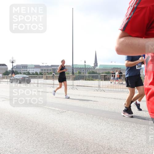 29.06.2025 - hella hamburg halbmarathon Lena Gebhardt http://msf.ph/oto/8414128 29.06.2025 10:04:52 Lombardsbrücke 2698, 1126, 1213, 1316, 1347, 1377, 1559, 1674, 2011, 2424, 2463, 2628, 2698, 2852, 3071, 3413, 3994, 4146, 4293, 4394, 4538, 4951, 5869, 6311, 6907, 6908, 7302, 7826, 8049, 8089, 8999, 9007, 9019, 9489, 10100, 10213, 10709, 10834, 10962, 11088, 11551, 11595, 12125, 12924, 13242, 13327, 13533, 13625, 13717, 15532, 16128, 16134, 16145, 16357, 16579, 16753, 16989, 16995, 17112, 17113, 17434, 17707, 17814, 17818, 18189 meine-sportfotos.de