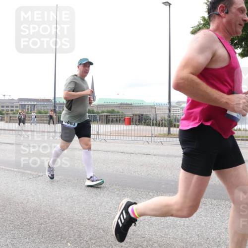 29.06.2025 - hella hamburg halbmarathon Lena Gebhardt http://msf.ph/oto/8414161 29.06.2025 10:26:00 Lombardsbrücke 1093, 1305, 1479, 1481, 3343, 3617, 3765, 4378, 4797, 5028, 5497, 6159, 6663, 8276, 8306, 8674, 8881, 9811, 10104, 10219, 11107, 11139, 11596, 11699, 11828, 11859, 12074, 12505, 12826, 12827, 12838, 12945, 12946, 13653, 14063, 14179, 14223, 14356, 14726, 14936, 15283, 16289, 16354, 16381, 16927, 17369, 19144 meine-sportfotos.de