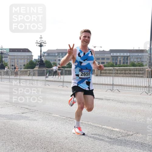 29.06.2025 - hella hamburg halbmarathon Lena Gebhardt http://msf.ph/oto/8414172 29.06.2025 09:39:56 Lombardsbrücke 14717, 2659, 51, 53, 2144, 2659, 3720, 6380, 6699, 11342, 11678, 13016, 14717, 14932, 14933, 15166, 16120, 16548, 17402, 18848, 19108 meine-sportfotos.de