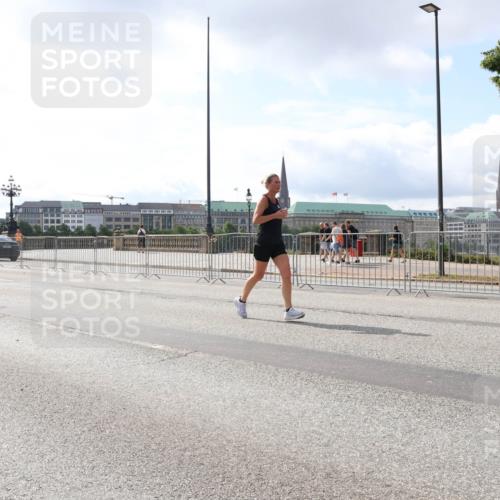 29.06.2025 - hella hamburg halbmarathon Lena Gebhardt http://msf.ph/oto/8414183 29.06.2025 10:04:52 Lombardsbrücke 1126, 1213, 1316, 1347, 1377, 1559, 1674, 2011, 2424, 2463, 2628, 2698, 2852, 3071, 3413, 3994, 4146, 4293, 4394, 4538, 4951, 5869, 6311, 6907, 6908, 7302, 7826, 8049, 8089, 8999, 9007, 9019, 9489, 10100, 10213, 10709, 10834, 10962, 11088, 11551, 11595, 12125, 12924, 13242, 13327, 13533, 13625, 13717, 15532, 16128, 16134, 16145, 16357, 16579, 16753, 16989, 16995, 17112, 17113, 17434, 17707, 17814, 17818, 18189 meine-sportfotos.de