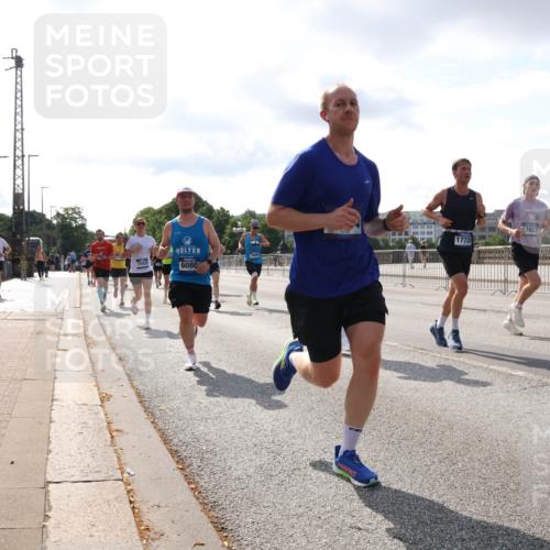 29.06.2025 - hella hamburg halbmarathon Lena Gebhardt http://msf.ph/oto/8414196 29.06.2025 09:50:42 Lombardsbrücke 15421, 6080, 17726, 17623, 1209, 1358, 1441, 1688, 1697, 1700, 1882, 2546, 2568, 2675, 2719, 2826, 3056, 3332, 3626, 3947, 4205, 4229, 4380, 4398, 4823, 4893, 5026, 5436, 5472, 5506, 5508, 5745, 5752, 5791, 5803, 5916, 6080, 6429, 6458, 6529, 6639, 6649, 6686, 6687, 7026, 7110, 8091, 8450, 8574, 8958, 9017, 9116, 9302, 9365, 10064, 10218, 10783, 10922, 11281, 11284, 11305, 11379, 11767, 12292, 12895, 13725 meine-sportfotos.de