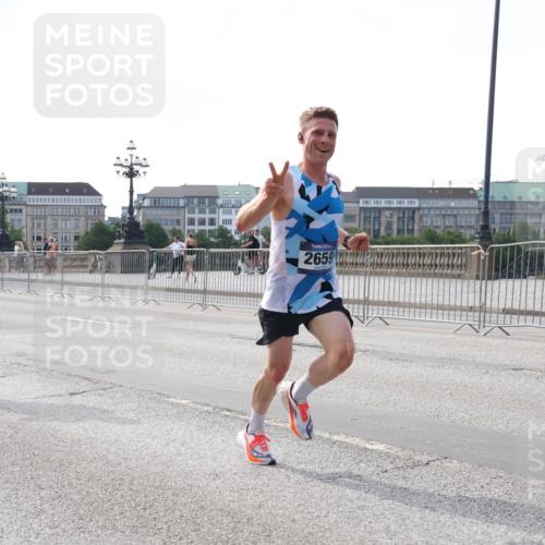 29.06.2025 - hella hamburg halbmarathon Lena Gebhardt http://msf.ph/oto/8414198 29.06.2025 09:39:56 Lombardsbrücke 14717, 2659, 51, 53, 2144, 2659, 3720, 6380, 6699, 11342, 11678, 13016, 14717, 14932, 14933, 15166, 16120, 16548, 17402, 18848, 19108 meine-sportfotos.de
