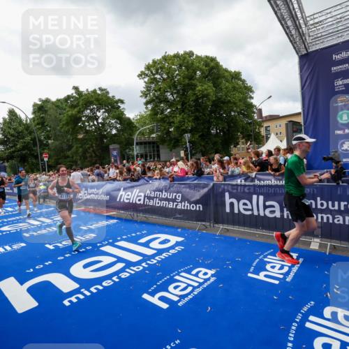 29.06.2025 - hella hamburg halbmarathon Zöllner http://msf.ph/oto/8414202 29.06.2025 10:48:13 Ziel 1914, 4324, 4711, 8916, 9544, 9626, 9638, 12685, 14192, 14814, 15590, 15973, 15981, 16094, 16149, 16269 meine-sportfotos.de