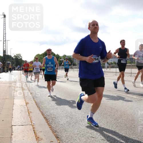 29.06.2025 - hella hamburg halbmarathon Lena Gebhardt http://msf.ph/oto/8414217 29.06.2025 09:50:42 Lombardsbrücke 15421, 6080, 364, 17726, 17623, 1209, 1358, 1441, 1688, 1697, 1700, 1882, 2546, 2568, 2675, 2719, 2826, 3056, 3332, 3626, 3947, 4205, 4229, 4380, 4398, 4823, 4893, 5026, 5436, 5472, 5506, 5508, 5745, 5752, 5791, 5803, 5916, 6080, 6429, 6458, 6529, 6639, 6649, 6686, 6687, 7026, 7110, 8091, 8450, 8574, 8958, 9017, 9116, 9302, 9365, 10064, 10218, 10783, 10922, 11281, 11284, 11305, 11379, 11767, 12292, 12895, 13725 meine-sportfotos.de