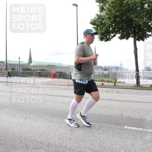 29.06.2025 - hella hamburg halbmarathon Lena Gebhardt http://msf.ph/oto/8414225 29.06.2025 10:26:00 Lombardsbrücke 1093, 1305, 1479, 1481, 3343, 3617, 3765, 4378, 4797, 5028, 5497, 6159, 6663, 8276, 8306, 8674, 8881, 9811, 10104, 10219, 11107, 11139, 11596, 11699, 11828, 11859, 12074, 12505, 12826, 12827, 12838, 12945, 12946, 13653, 14063, 14179, 14223, 14356, 14726, 14936, 15283, 16289, 16354, 16381, 16927, 17369, 19144 meine-sportfotos.de