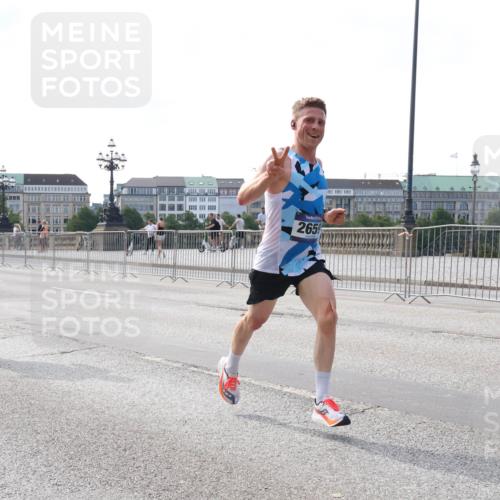 29.06.2025 - hella hamburg halbmarathon Lena Gebhardt http://msf.ph/oto/8414228 29.06.2025 09:39:56 Lombardsbrücke 14717, 2659, 51, 53, 2144, 2659, 3720, 6380, 6699, 11342, 11678, 13016, 14717, 14932, 14933, 15166, 16120, 16548, 17402, 18848, 19108 meine-sportfotos.de