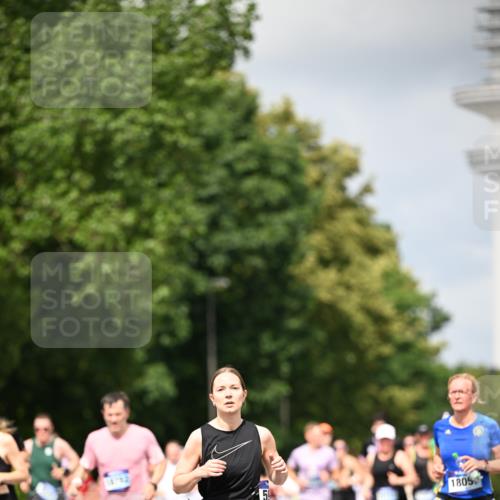 29.06.2025 - hella hamburg halbmarathon Dr. Thomas Lammeyer http://msf.ph/oto/8414230 29.06.2025 10:44:32 Kennedybrücke 1058, 1291, 1586, 1899, 2019, 2109, 2515, 2572, 2888, 3237, 3515, 3607, 3808, 3883, 3884, 4271, 5229, 5263, 5654, 5701, 5702, 5876, 5877, 5901, 5975, 6673, 6866, 6876, 6920, 7174, 7455, 7456, 7675, 7850, 7984, 8107, 8391, 8612, 8865, 8866, 8984, 9187, 9468, 9495, 9747, 9977, 10626, 10806, 10818, 10833, 11242, 11244 meine-sportfotos.de