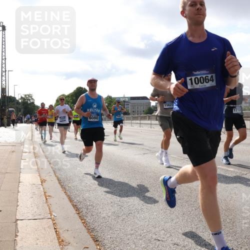 29.06.2025 - hella hamburg halbmarathon Lena Gebhardt http://msf.ph/oto/8414239 29.06.2025 09:50:43 Lombardsbrücke 15623, 15421, 6080, 10064, 17623, 17726, 1209, 1358, 1441, 1677, 1688, 1697, 1700, 1882, 2546, 2568, 2675, 2719, 2826, 3056, 3626, 3947, 4205, 4229, 4380, 4398, 4823, 4893, 5026, 5436, 5472, 5506, 5508, 5745, 5752, 5791, 5803, 5916, 6080, 6429, 6458, 6529, 6639, 6649, 6686, 6687, 7026, 7110, 7635, 8091, 8450, 8574, 8958, 9017, 9116, 9365, 9380, 10064, 10218, 10783, 10922, 11281, 11284, 11305, 11379, 11767, 12292, 13725 meine-sportfotos.de