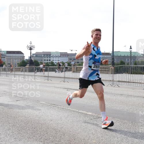 29.06.2025 - hella hamburg halbmarathon Lena Gebhardt http://msf.ph/oto/8414259 29.06.2025 09:39:56 Lombardsbrücke 14717, 2659, 51, 53, 2144, 2659, 3720, 6380, 6699, 11342, 11678, 13016, 14717, 14932, 14933, 15166, 16120, 16548, 17402, 18848, 19108 meine-sportfotos.de